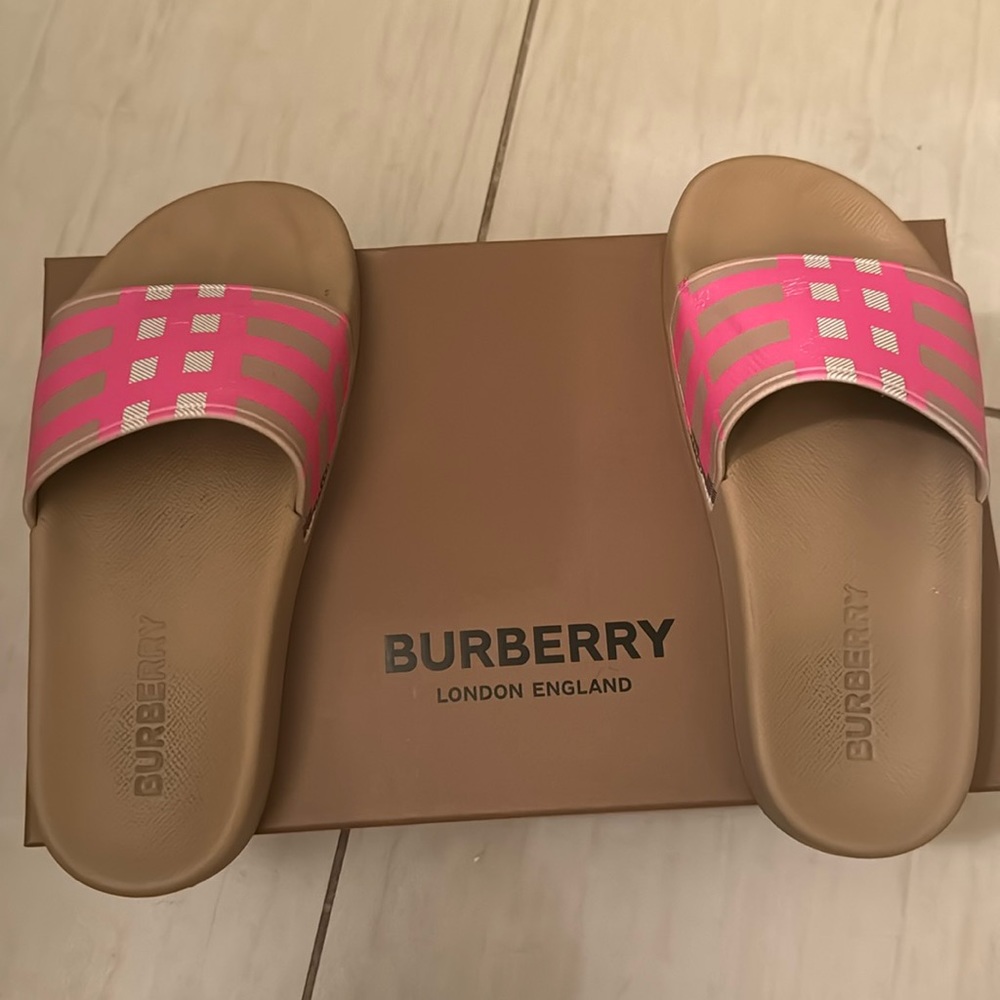 Women’s Pink Burberry Slides